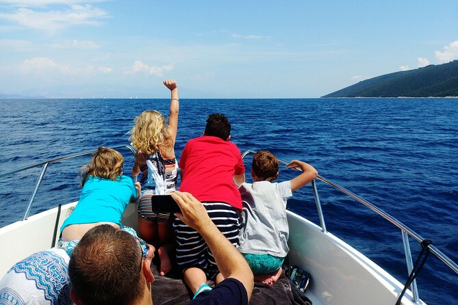 Private Boat Tour to Brac and Solta islands: Non-Touristy Itinerary - Stomorska: lunch beside the boat