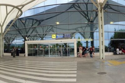 **Private Door to Door Airport Split Transfer up to 15 People**