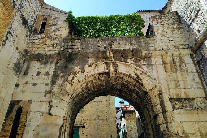 Private History tour - small group - Saint Domnius and the Roman temple that became a baptistery