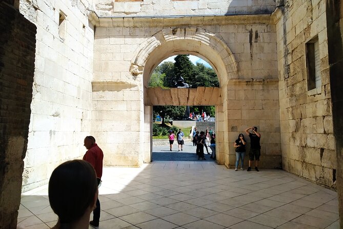 Private History tour - small group - Ending with Gregory of Nin and a practical decision