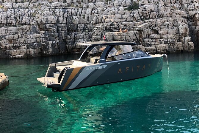 Private Luxury boat from Hvar, Brač and Split - The onboard comfort and hospitality