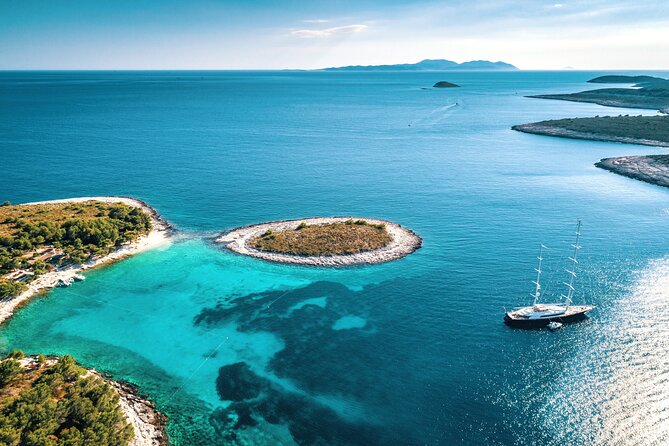 Private speedboat custome-made tour / from Trogir and Split - Who will enjoy this most