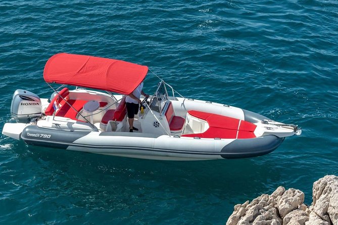 Private speedboat tour to Blue cave, Vis and Hvar - What the skipper adds to the day