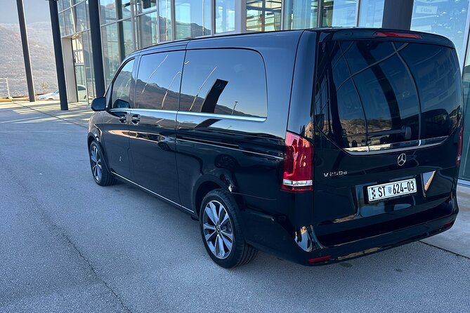 Private transfer from Split airport to Split, 1-7 person - The 35-minute ride into Split