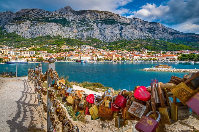 Private transfer from Split to Dubrovnik with 2h sightseeing stop in Ston - Your pickup and the ride south