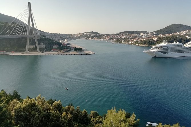 Private transfer from Split to Dubrovnik with side-trip to Ston - Ston: one hour for walls, food, and a real pause