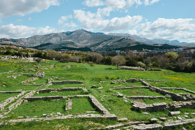 Salona & Amphitheater - Private guided tour - Admission incl. - The bishop’s palace and two lost cathedrals
