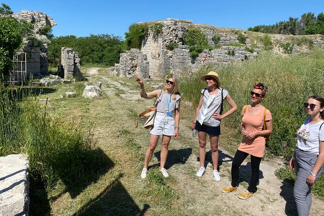 Salona & Amphitheater - Private guided tour - Admission incl. - Roman baths and the five bridges