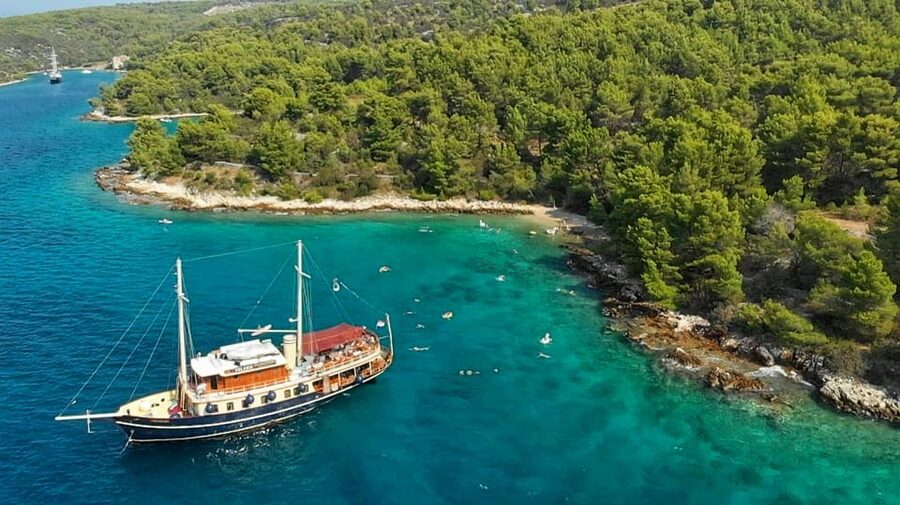 Split: All inclusive Brač & Šolta Island Swimming Cruise - Why the Brač Stop Works So Well