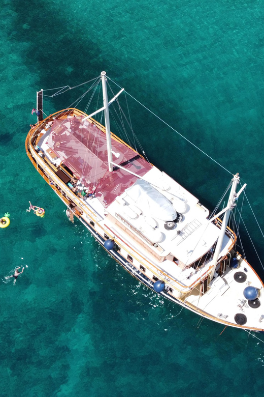 Split: All inclusive Brač & Šolta Island Swimming Cruise - Lunch Served While Šolta Comes Into View