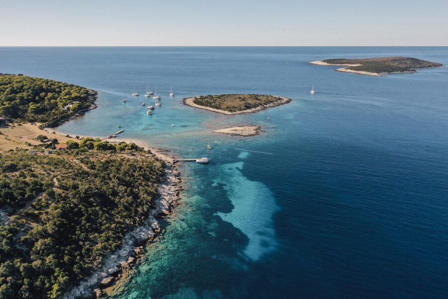 Split: Blue Cave and 5 Islands Tour - Pakleni Islands add lunch and beach-bar time