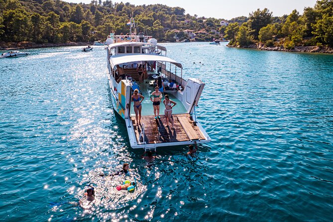 Split: Blue Lagoon, 3 Island Boat Tour & Mediterranean Lunch - Šolta and the changing third stop