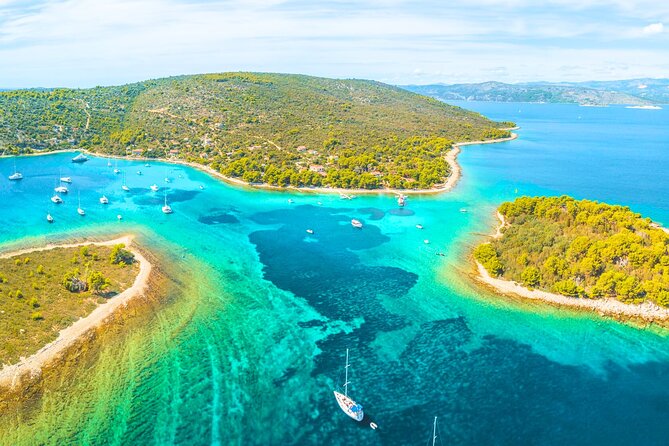 Split: Blue Lagoon & 3 Islands Speedboat Tour - Small group - Maslinica on Šolta: a quieter island finish