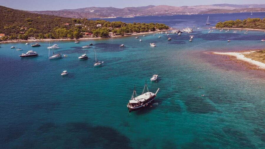 Split: Blue Lagoon & 3 Islands Tour with Lunch & Hidden Bay - The Blue Lagoon with boats all around