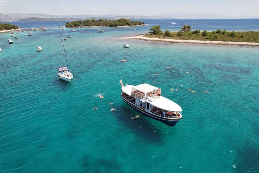 Split: Blue Lagoon and Šolta Boat Tour with Lunch and Drinks - Nečujam Bay and the Kontesa Shipwreck