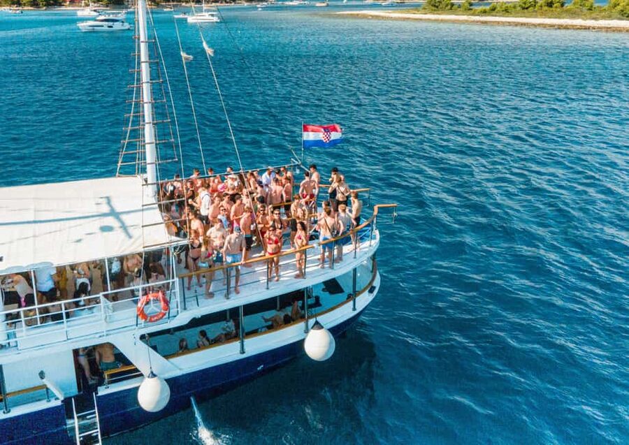 Split: Blue Lagoon Boat Party with Slide, Dj and After Party - Check-in at Inbox Bar at 14:00