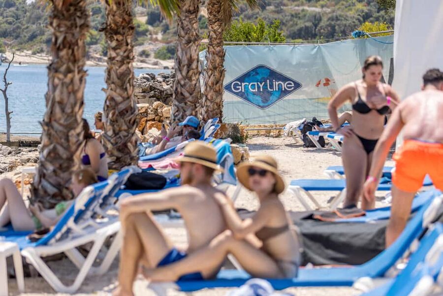 Split: Blue Lagoon, Shipwreck, & Šolta with Lunch & Drinks - The long crossings matter