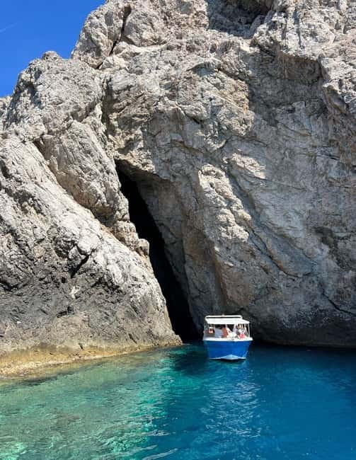 Split: Boat Tour to Blue Cave, Vis, Blue Lagoon, Hvar, Brač - Seeing the Blue Cave’s blue glow