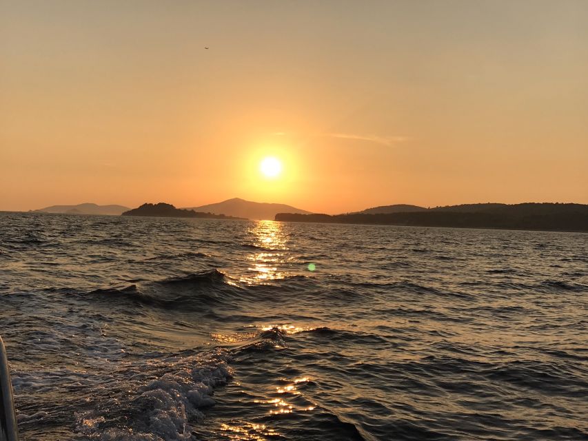 Split: Brac Island and Sutivan Village Sunset Boat Tour - Dinner is your choice, and your cost