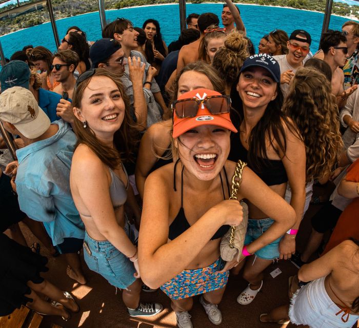Split: Captain’s Boat Party – Blue Lagoon, DJ & Free Shots - FAQ