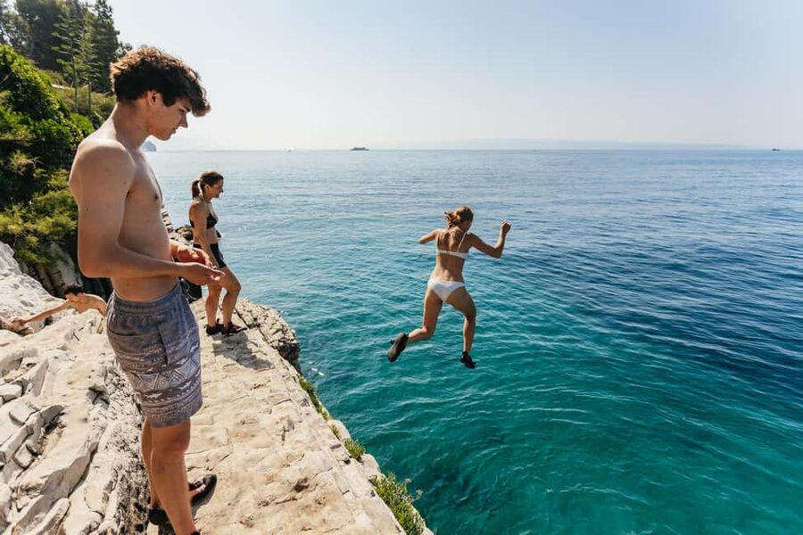 Split: Cliff Jumping & Deep Water Solo Tour - Why the guides matter