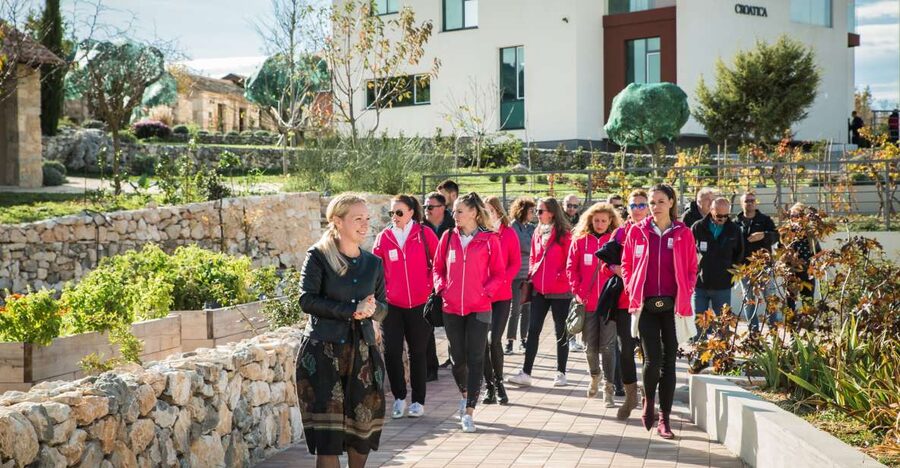 Split: Dalmatia for Nature Lovers Green Line Sightseeing Bus - Stella Croatica: olive oil, sweets, and a botanical garden