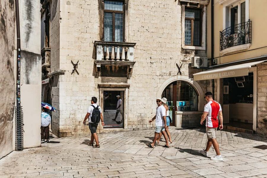 Split: Diocletian Palace & Old Town Guided Walking Tour - What the guides add to the experience