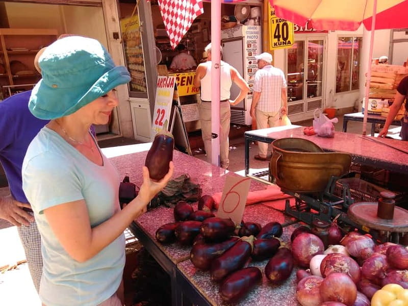 Split: Food Tasting Walking Tour - What the guide adds to the food