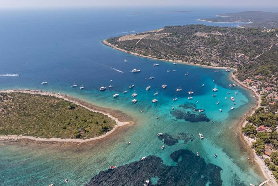 Split: Half-Day Blue Lagoon, Shipwreck, and Trogir Boat Tour - Nečujam Bay and the small shipwreck