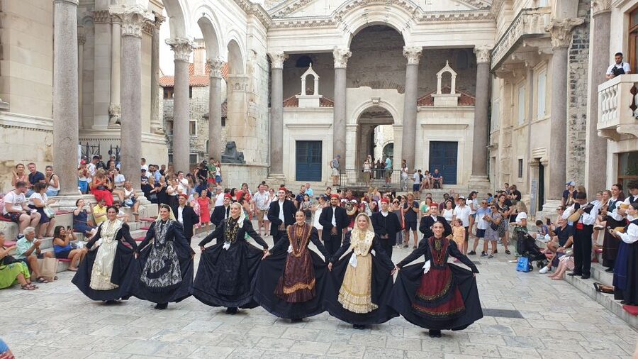 Split: History and Heritage Walking Tour - Peristil Square: the right place to begin