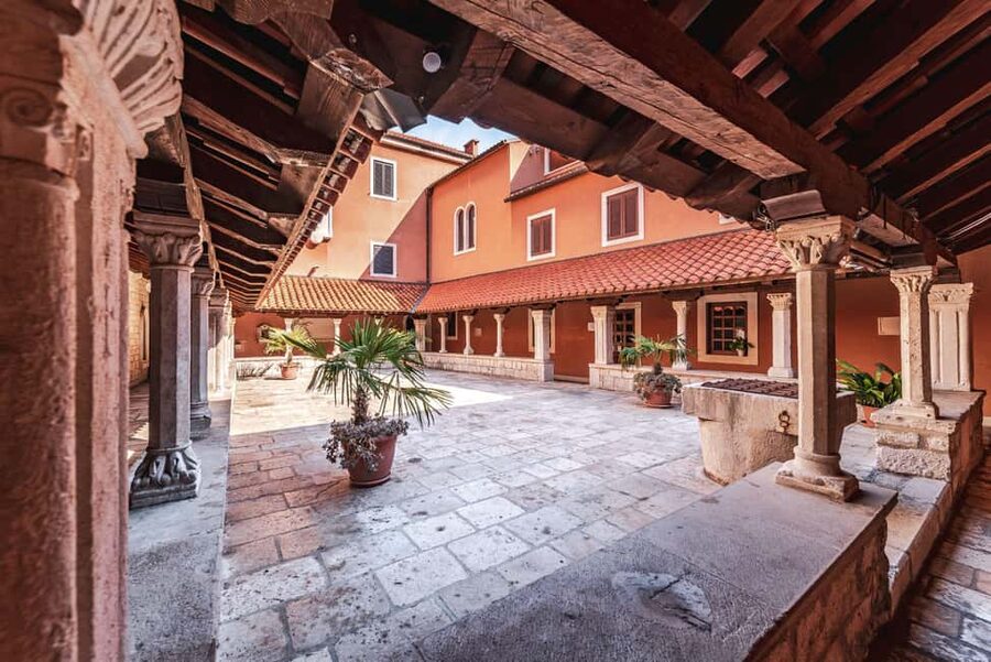 Split: Jewish Heritage & Diocletian's Palace Walking Tour - Who should book this walk