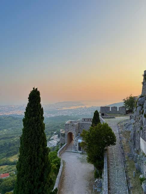 Split: Klis Sunset Sightseeing Bus Tour - Sunset Views Over Split and the Islands
