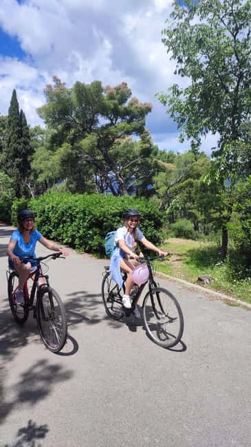 Split: Old Town and Marjan Park Bike Tour - Matejuška and the palace view