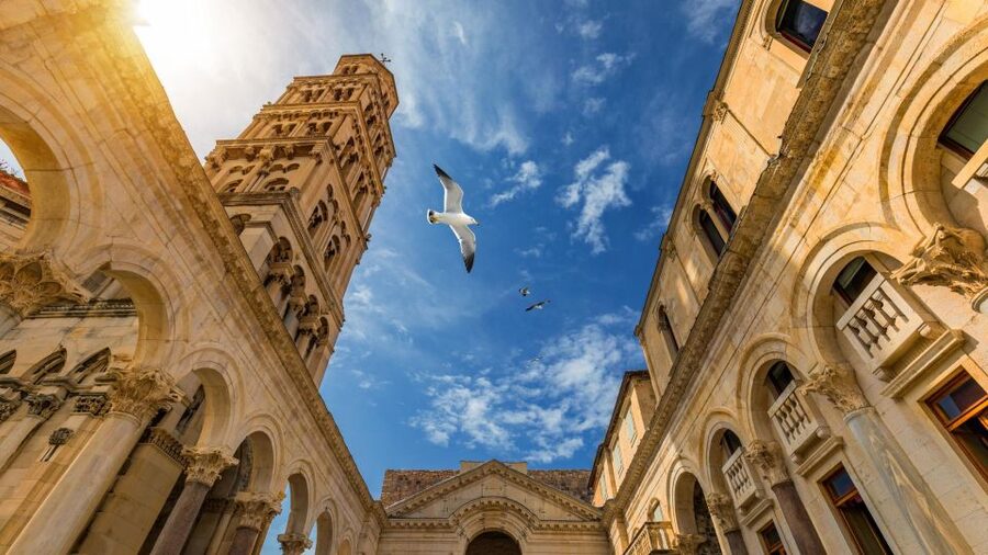 Split: Old Town & Diocletian's Palace Earlybird Walking Tour - The underground cellars and Roman engineering
