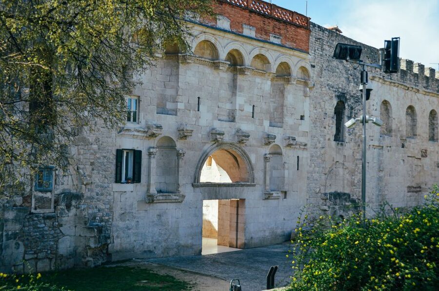 Split: Palace & Old Town Private Walking Tour-Entrance incl. - The Peristyle is the tour’s Roman centerpiece