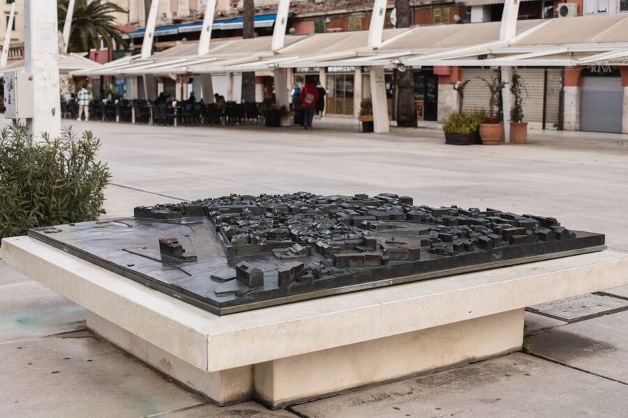 Split: Palace & Old Town Private Walking Tour-Entrance incl. - Saint Domnius Cathedral links imperial and Christian Split