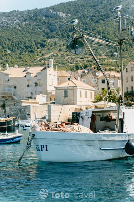 Split/Podstrana: Blue Cave, Hvar & 6 Islands Speedboat Trip - Two hours to explore Hvar Town