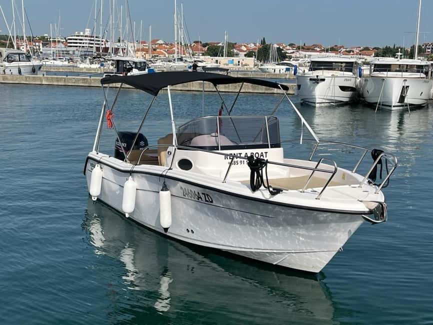Split: Private Blue Lagoon 3 islands with speed boat - A fast boat day from Split to three island stops
