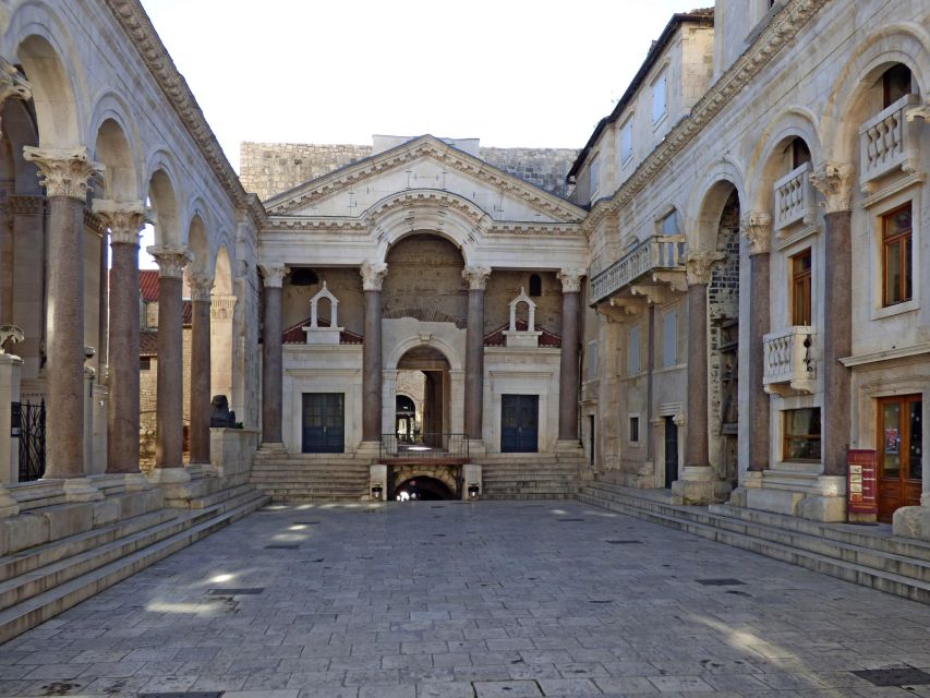 Split: Private Walking Tour in the Historical Town Center - Starting by the Bronze Model on Riva