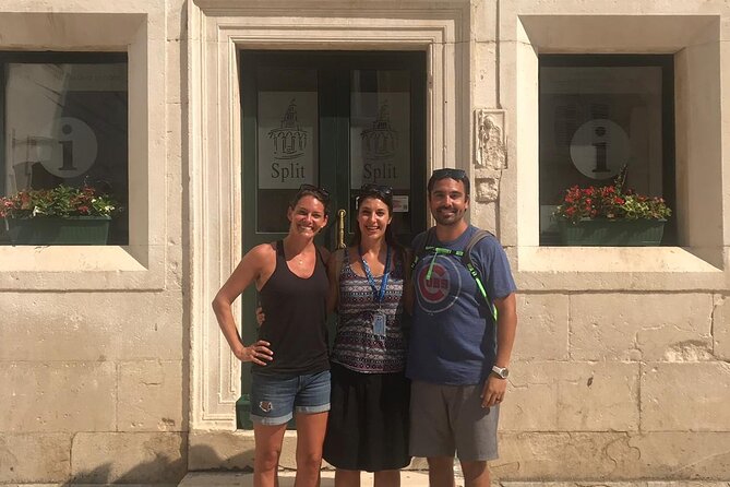Split Private Walking Tour with a Local - What the local-host format does well