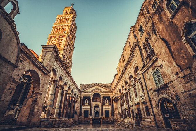 Split Quest Experience: Discover the City - A quirky fountain and two important Croatian figures