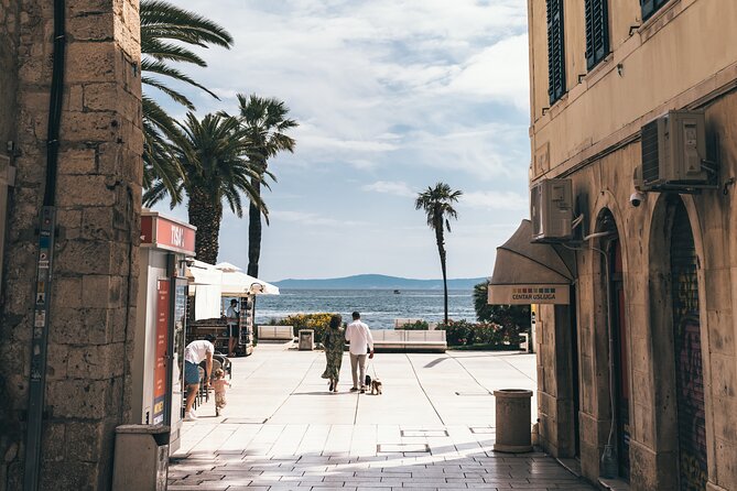 Split Quest Experience: Discover the City - Entering Diocletian’s Palace through the old center