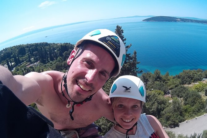 Split Rock Climbing Tour - A three-hour climbing session with room for different abilities