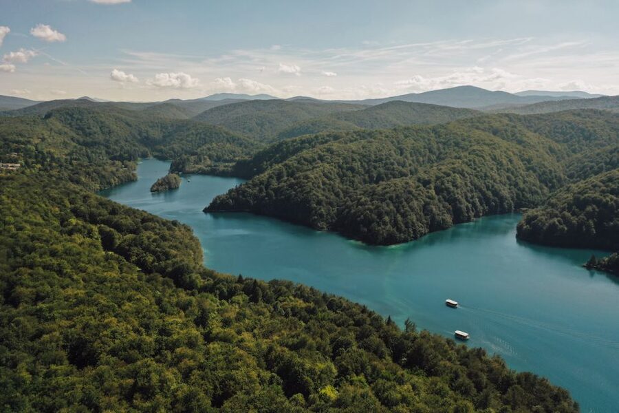 Split: Self-Guided Plitvice Lakes Day Tour with Boat Ride - The panoramic boat ride through the lower lakes