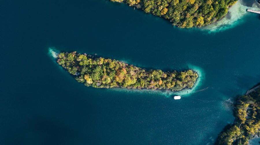 Split: Self-Guided Plitvice Lakes Day Tour with Boat Ride - Seasonal differences matter at Plitvice