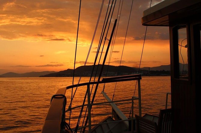 Split Sunset Cruise With Live Music - Choosing Your Seat on the Polaris