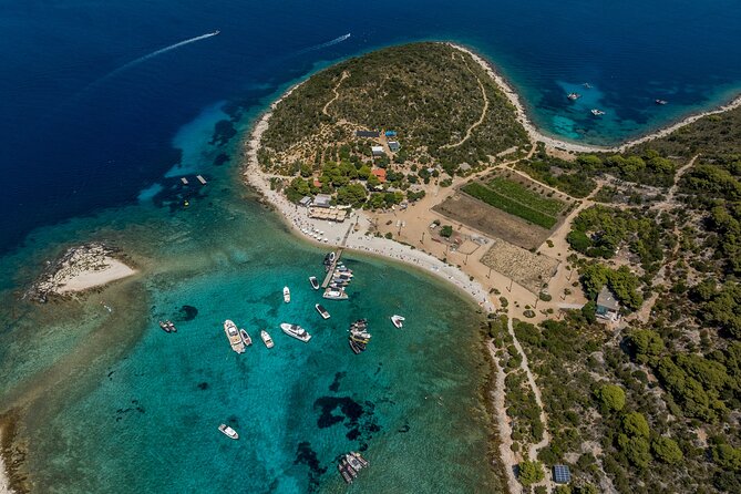 Split/Trogir: Blue Cave, Vis and Hvar Small Group Tour - Stiniva Cove and the reality of changing conditions
