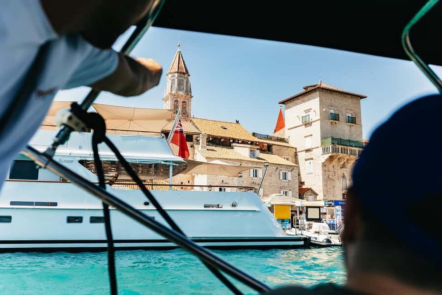 Split/Trogir: Blue lagoon and 3 islands speedboat tour - The skipper can make or break the day
