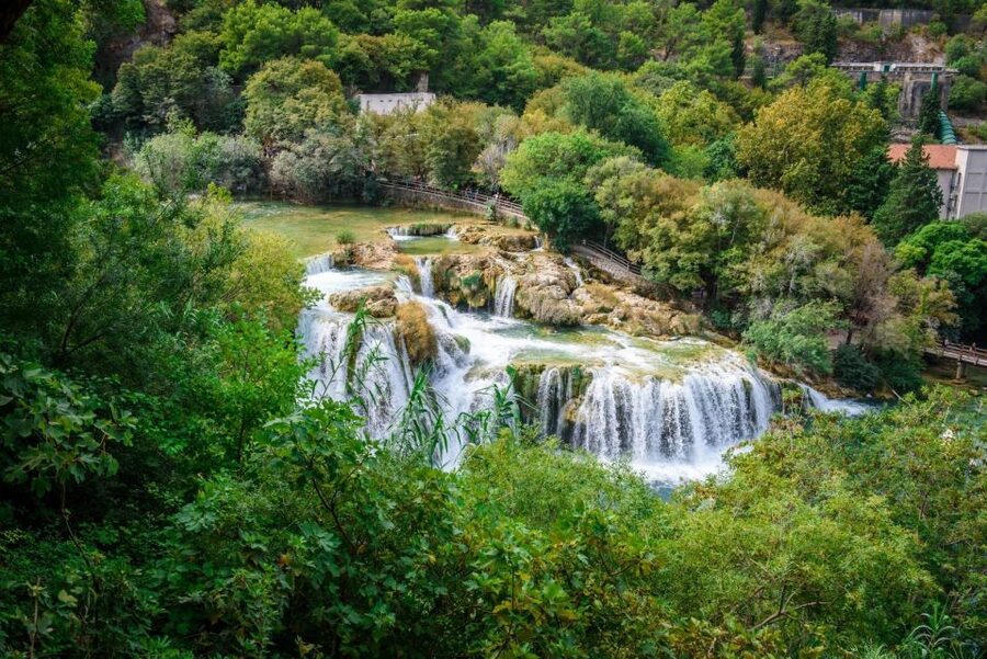 Split/Trogir: Krka National Park Day Trip with Wine Tasting - Skradin gives you a relaxed second stop