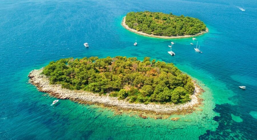 Split & Trogir: Private Blue Lagoon & Wine Tasting Boat Tour - What the skipper adds to the experience
